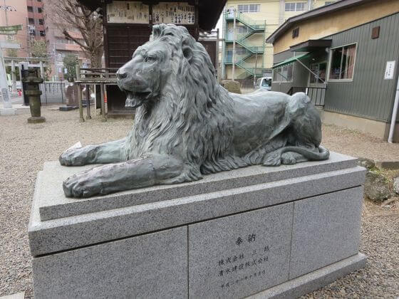 三囲神社 ライオン