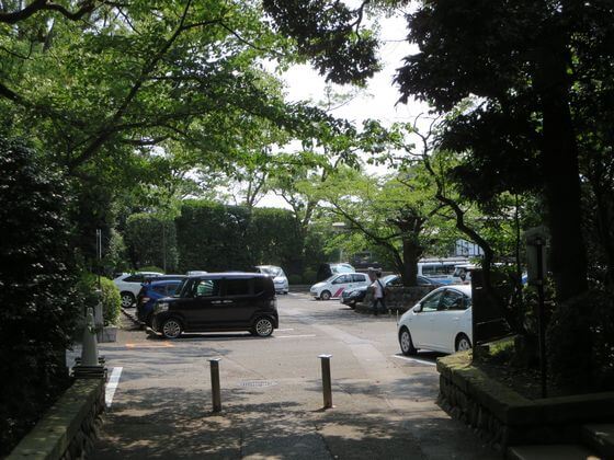 寒川神社 駐車場