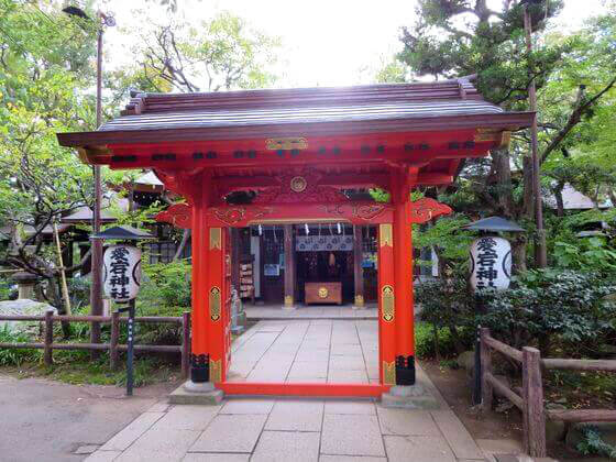 愛宕神社 丹塗りの門